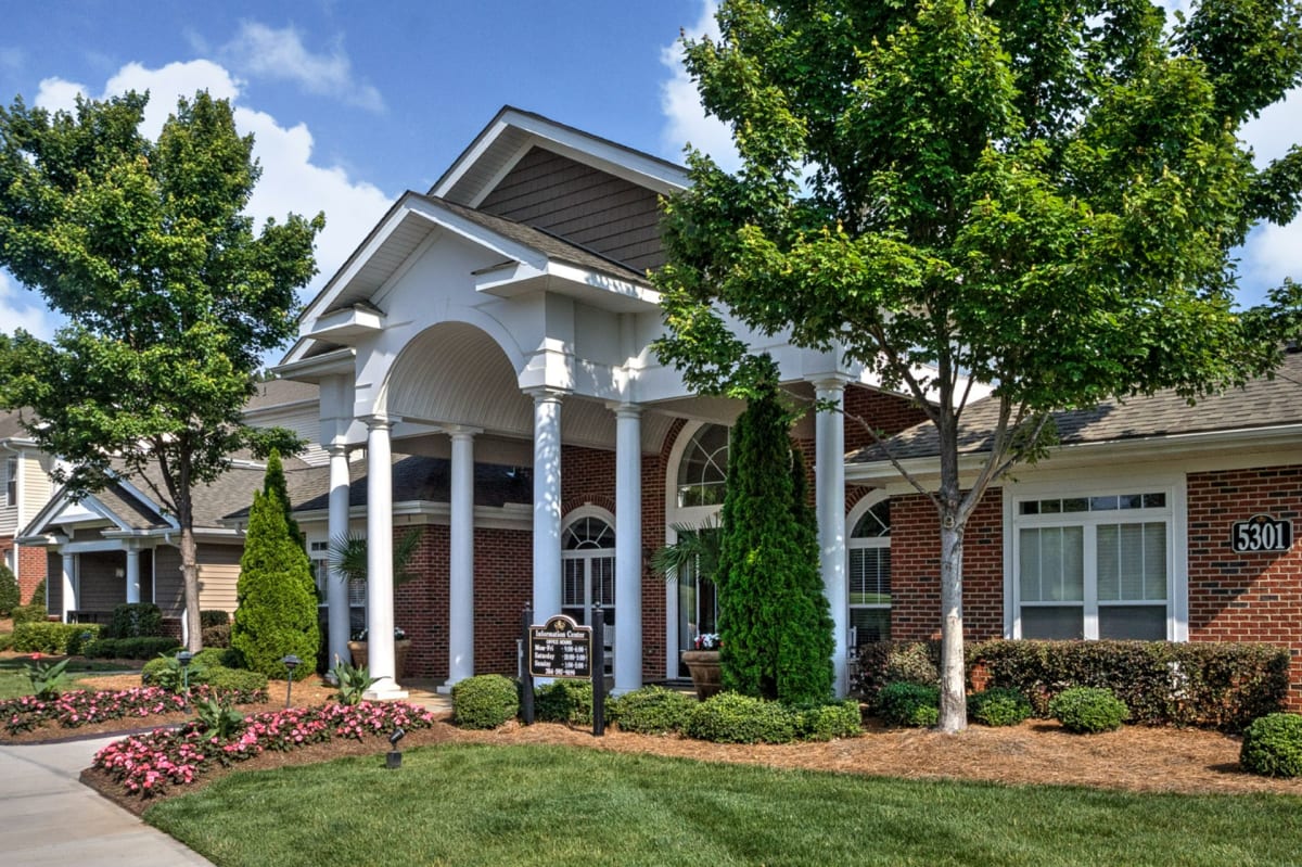 Apartments near UNC Charlotte Photo Gallery Abberly Woods